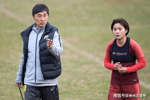 俄罗斯强力反击，导弹袭击乌克兰主要目标